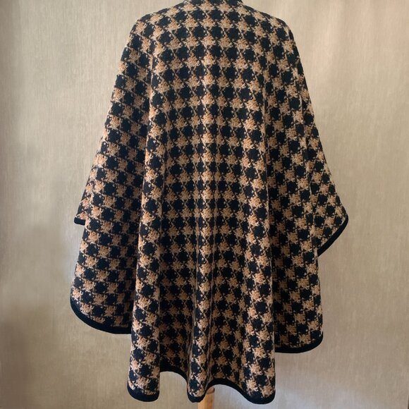 Vintage Black & Camel Houndstooth Wool Cape with Matching Scarf - Picture 3 of 11